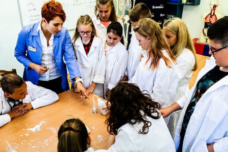 Pierwsze mini laboratoria od firmy Śnieżki zostały otwarte. Pierwsze mini laboratoria od firmy Śnieżki zostały otwarte.