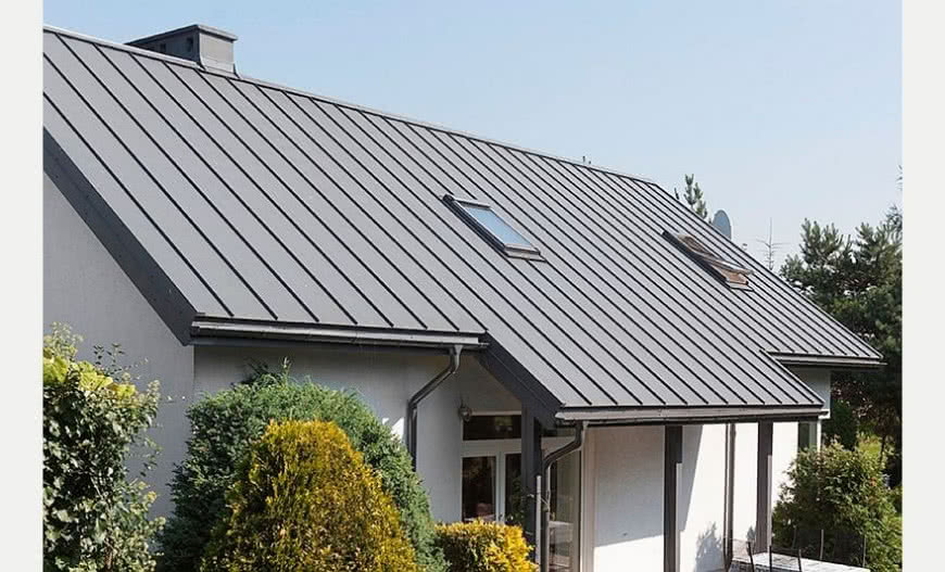 Falowanie pokrycia dachowego z blachy na rąbek stojący – jak ograniczyć?