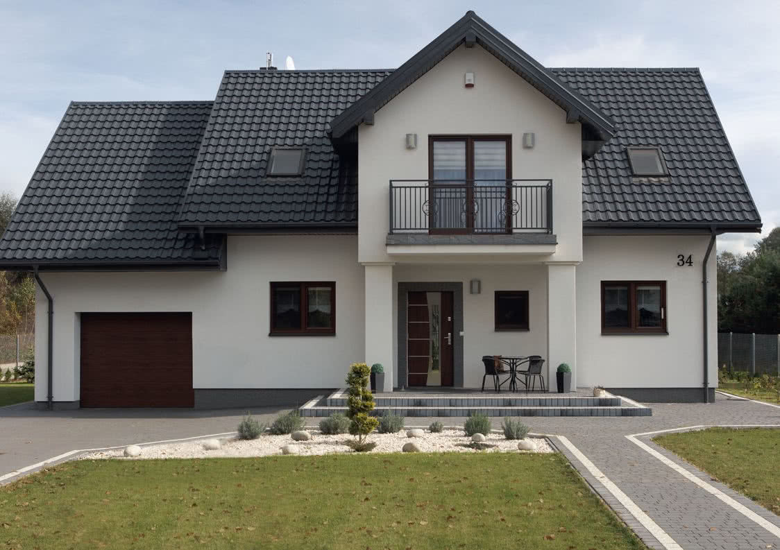Pokrycie musi być dopasowane do parametrów dachu - kąta nachylenia, kształtu i wytrzymałości więźby Pokrycie musi być dopasowane do parametrów dachu - kąta nachylenia, kształtu i wytrzymałości więźby