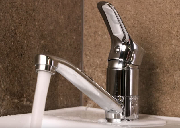 Kolano odpływowe WC AIRCONNECT® – Rewolucja 2-w-1 w Twojej łazience!