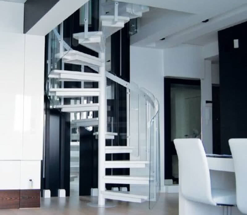 Schody prowadzące na poddasze Atrium System Glass. Schody prowadzące na poddasze Atrium System Glass.