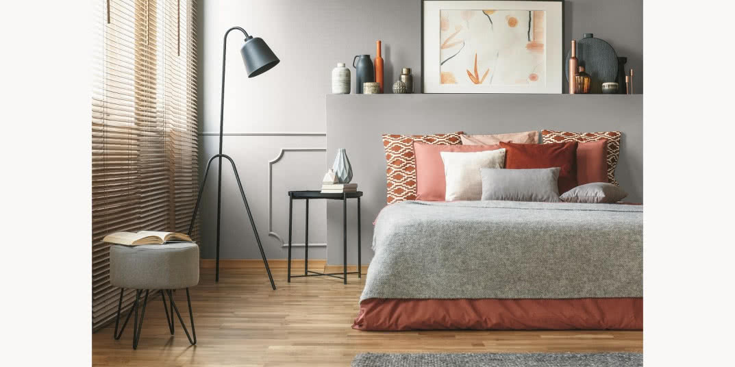 Ściany odcieniu 1924 z palety Tikkurila Deco Grey