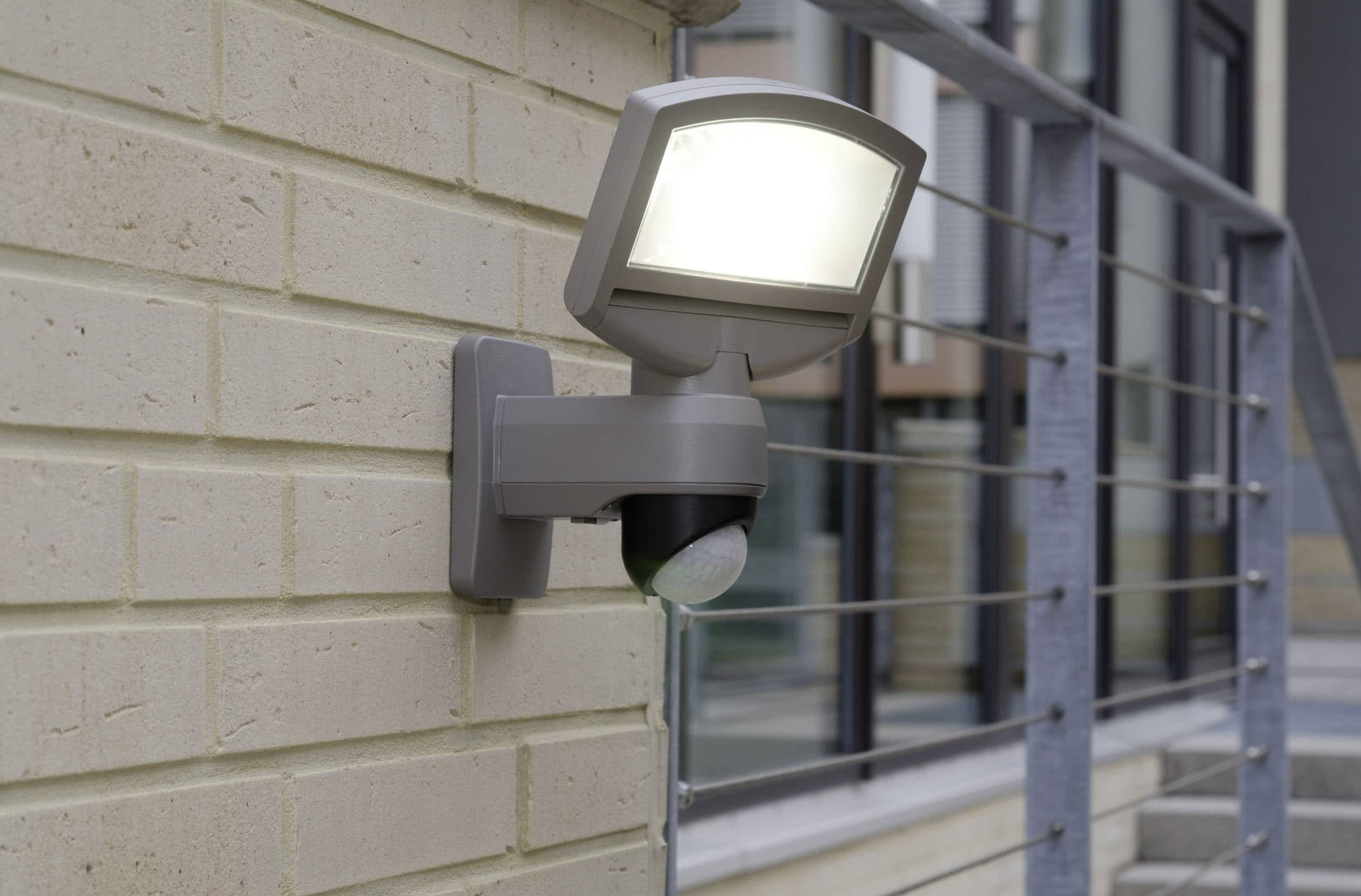 Lampa solarna z czujnikiem ruchu ECO-Light Sunshine Lampa solarna z czujnikiem ruchu ECO-Light Sunshine