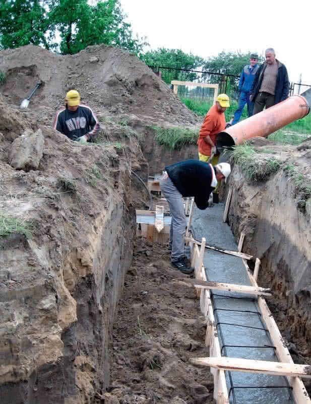 Wykonywanie fundamentu na ławach fundamentowych. Wykonywanie fundamentu na ławach fundamentowych.